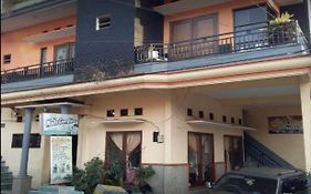 Penginapan Indah Lestari